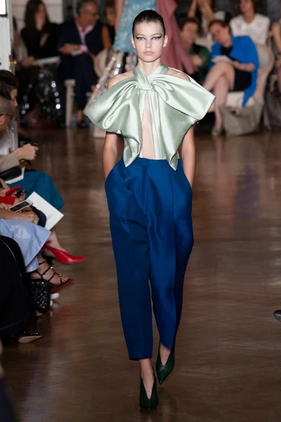 Look 15